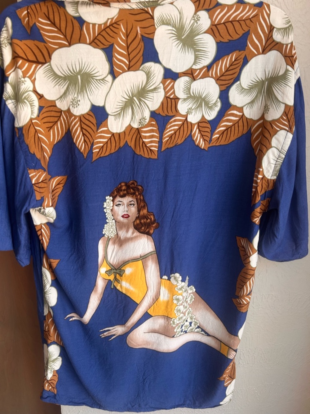 Vtg Pierre Cardin Hawaiian shirt pin up lady in swimsuit Size Small - Picture 2 of 7